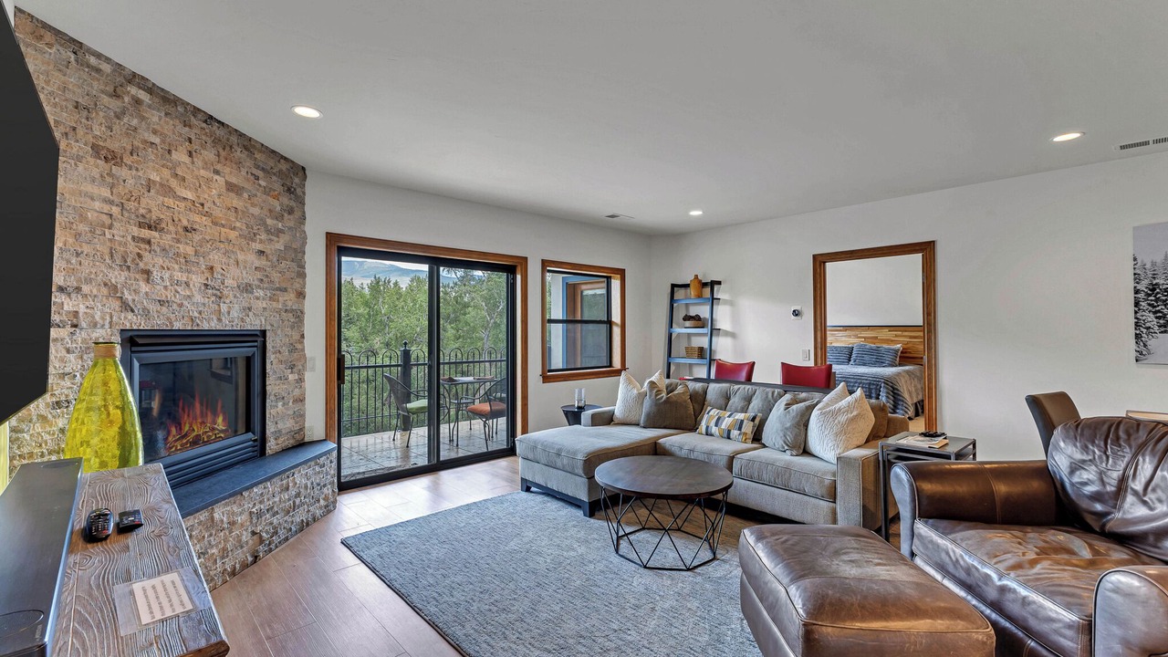 Photo of Livingroom in Edwards