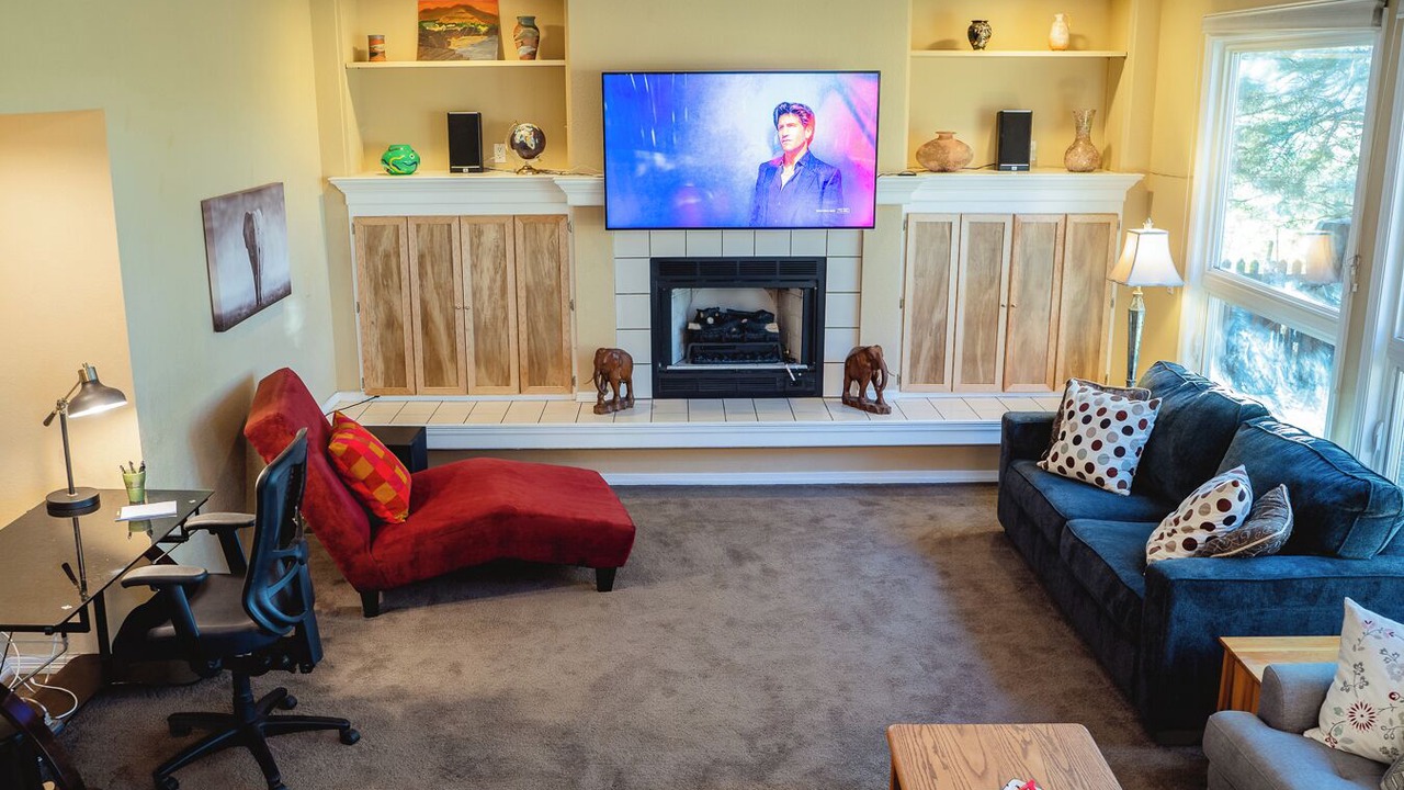 Photo of Livingroom in Gunbarrel