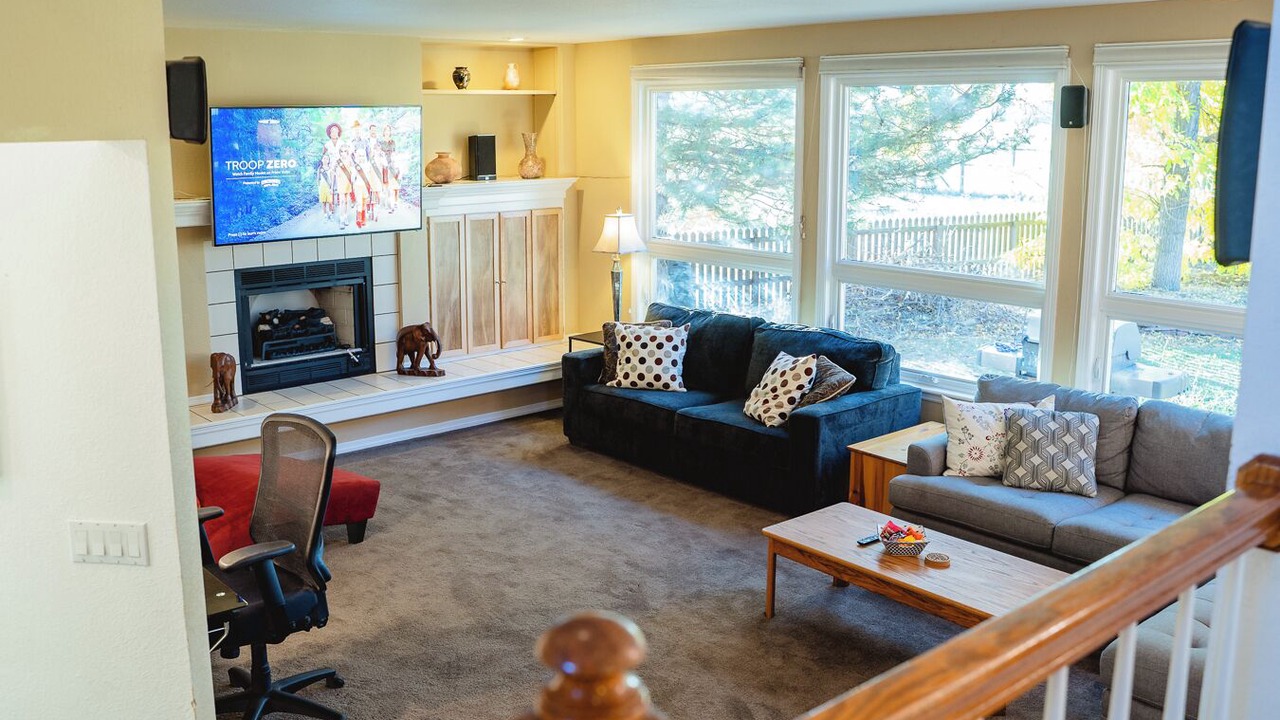 Photo of Livingroom in Gunbarrel