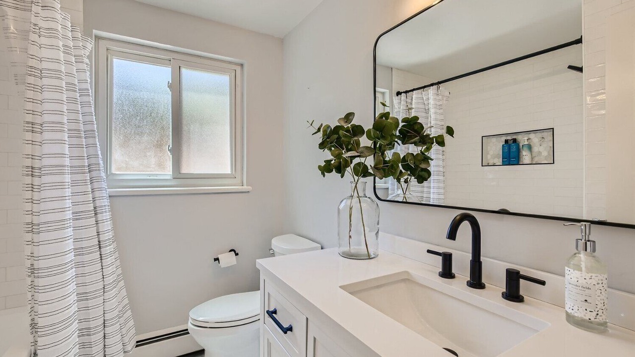 Photo of Bathroom in Applewood West