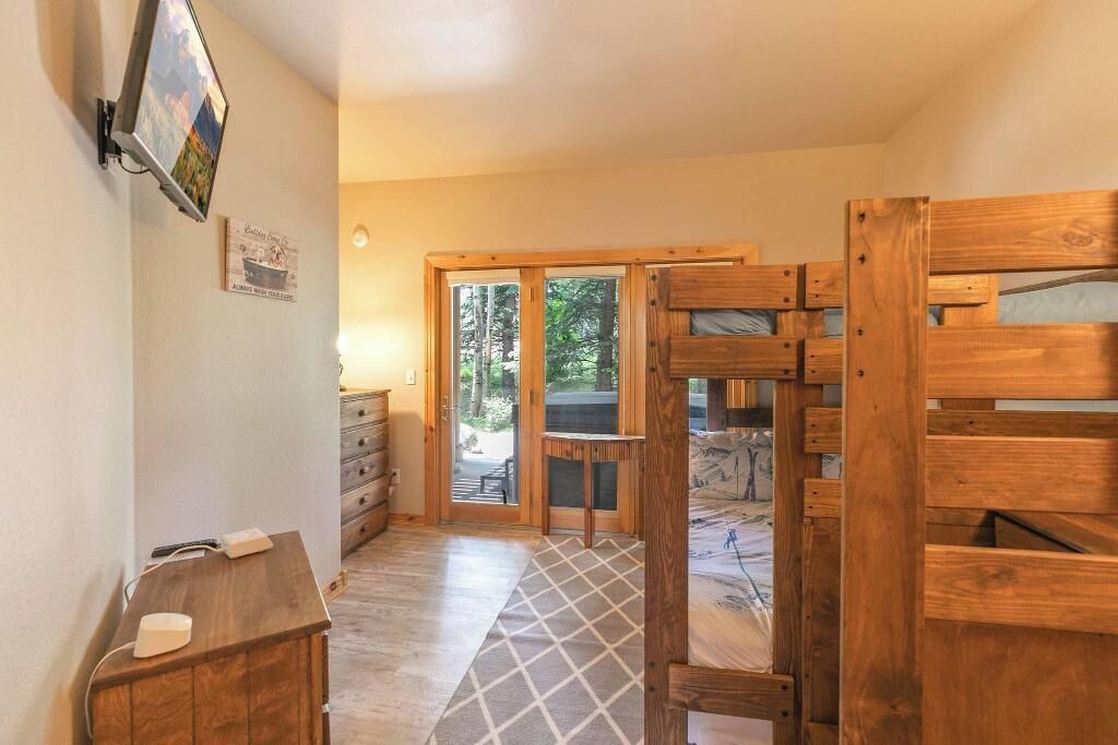 Photo of Bedroom in Four O'Clock