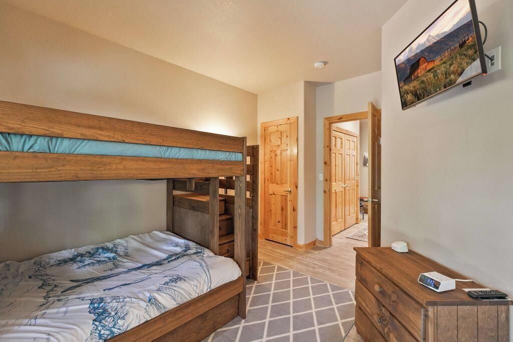 Photo of Bedroom in Four O'Clock
