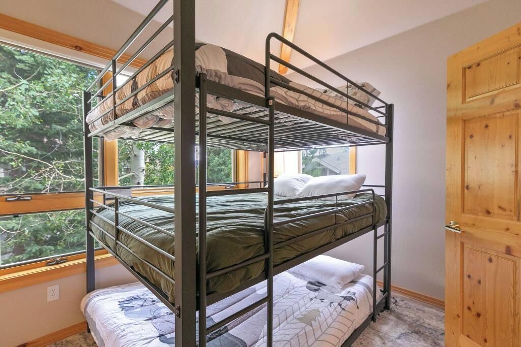 Photo of Bedroom in Four O'Clock