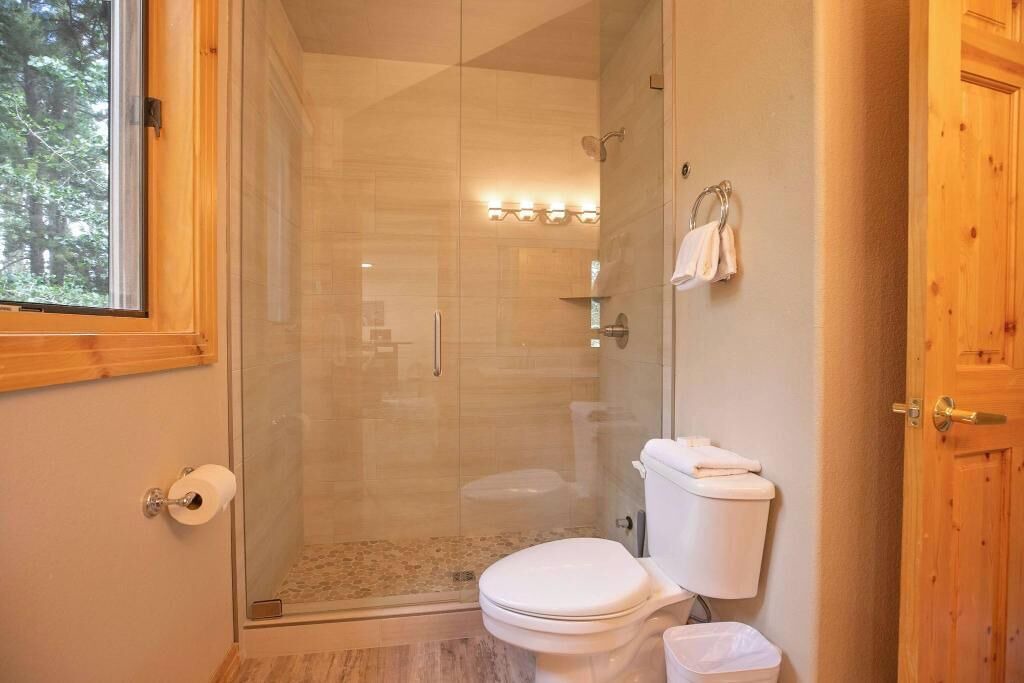 Photo of Bathroom in Four O'Clock