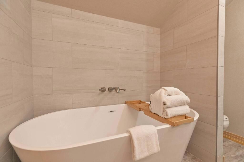 Photo of Bathroom in Four O'Clock