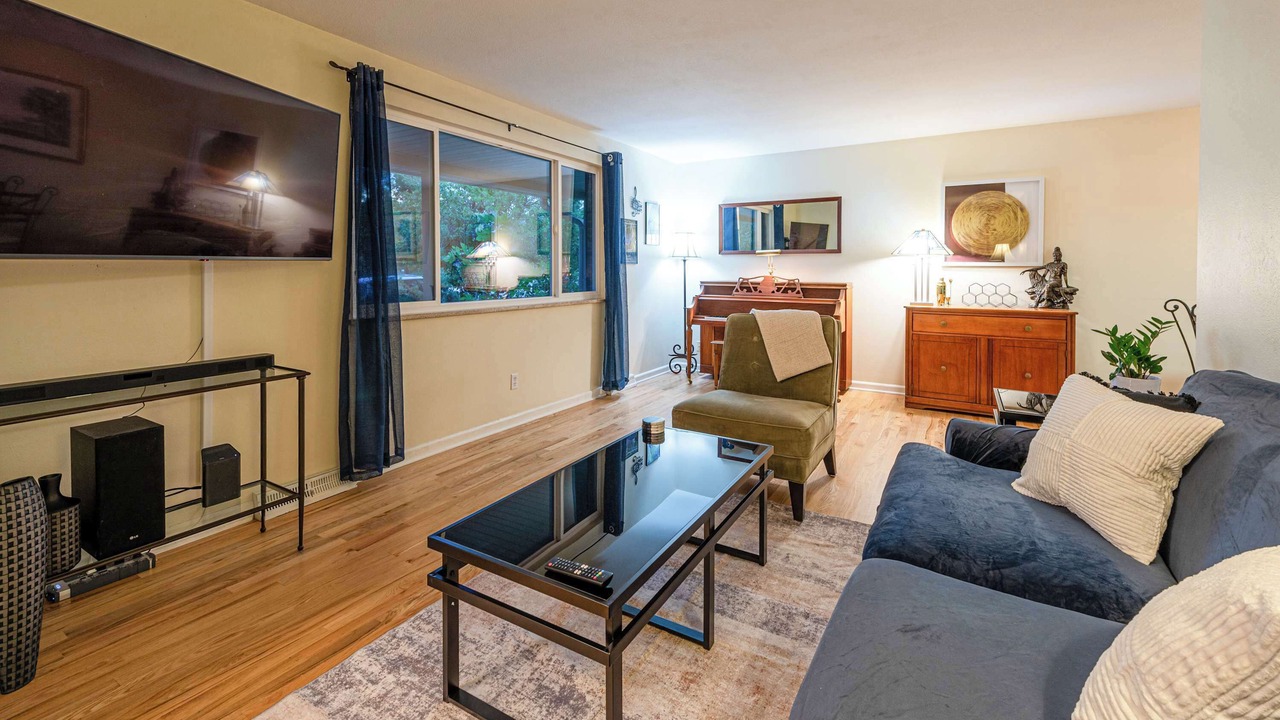 Photo of Livingroom in Gunbarrel