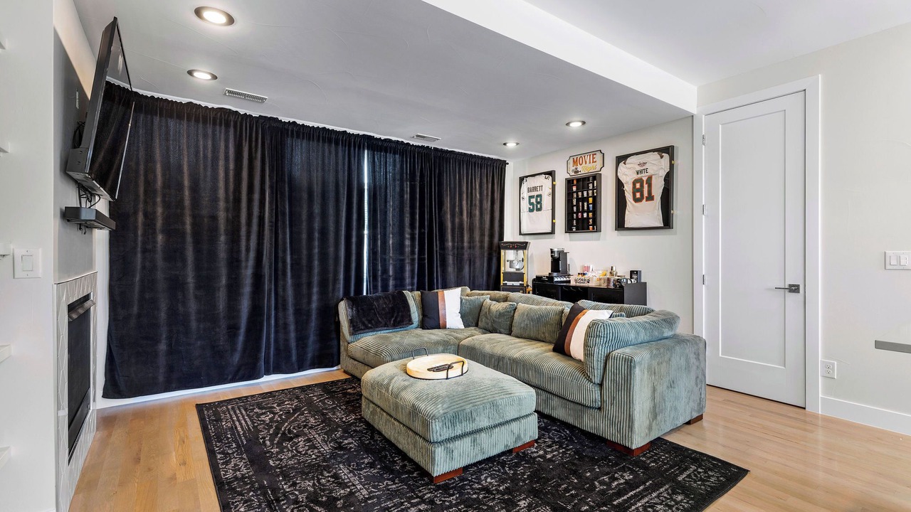 Photo of Livingroom in University Hills