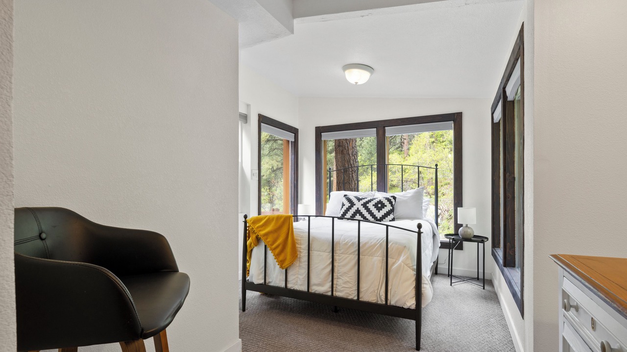Photo of Bedroom in Indian Hills