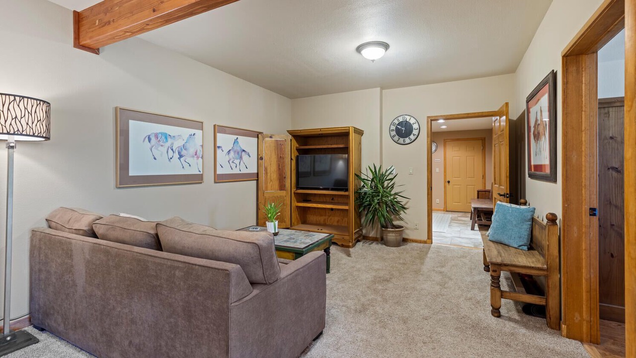Photo of Livingroom in Forest Hills
