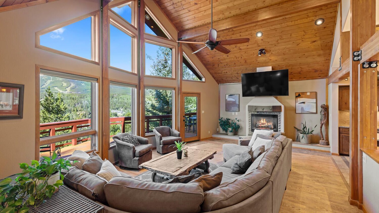 Photo of Livingroom in Forest Hills