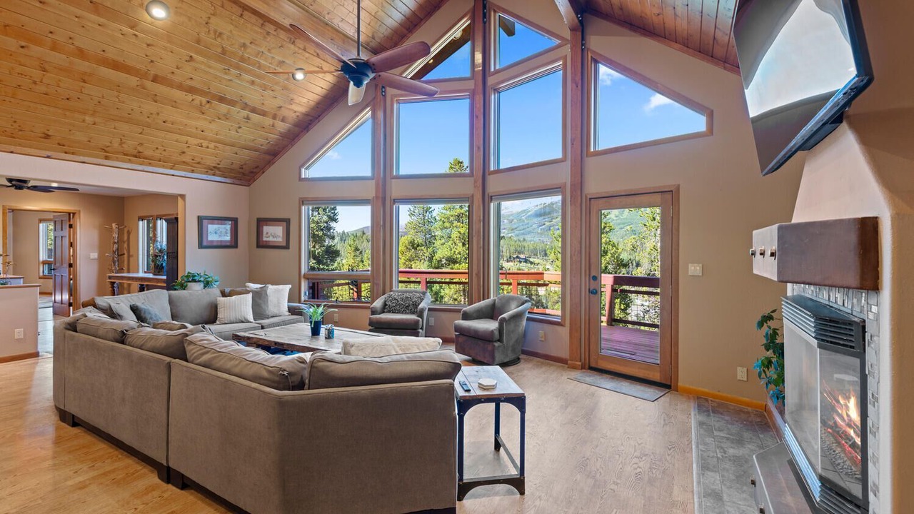 Photo of Livingroom in Forest Hills