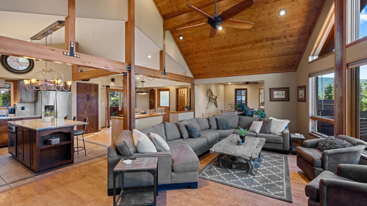 Photo of Livingroom in Forest Hills