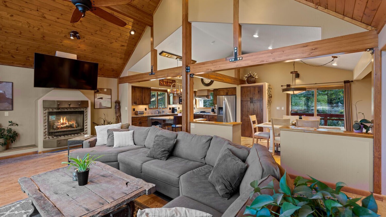 Photo of Livingroom in Forest Hills