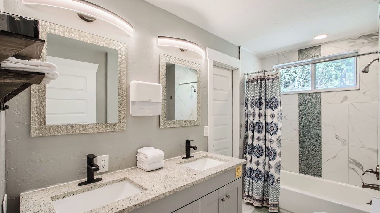 Photo of Bathroom in Black Hawk