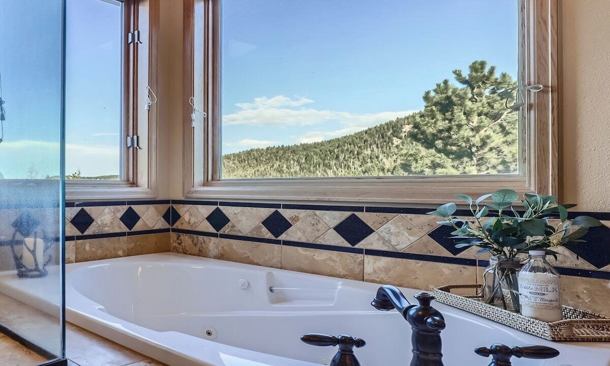 Photo of Bathroom in Shadow Mountain