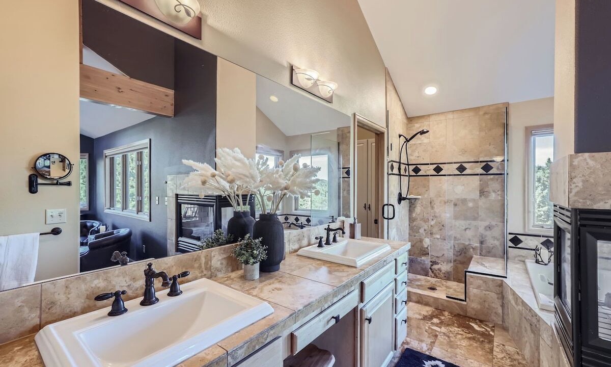 Photo of Bathroom in Shadow Mountain