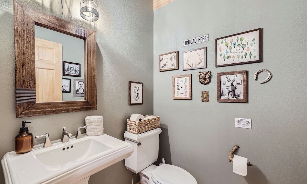 Photo of Bathroom in Shadow Mountain
