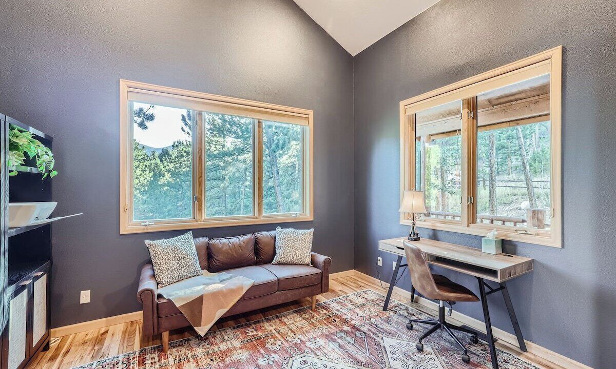 Photo of Livingroom in Shadow Mountain