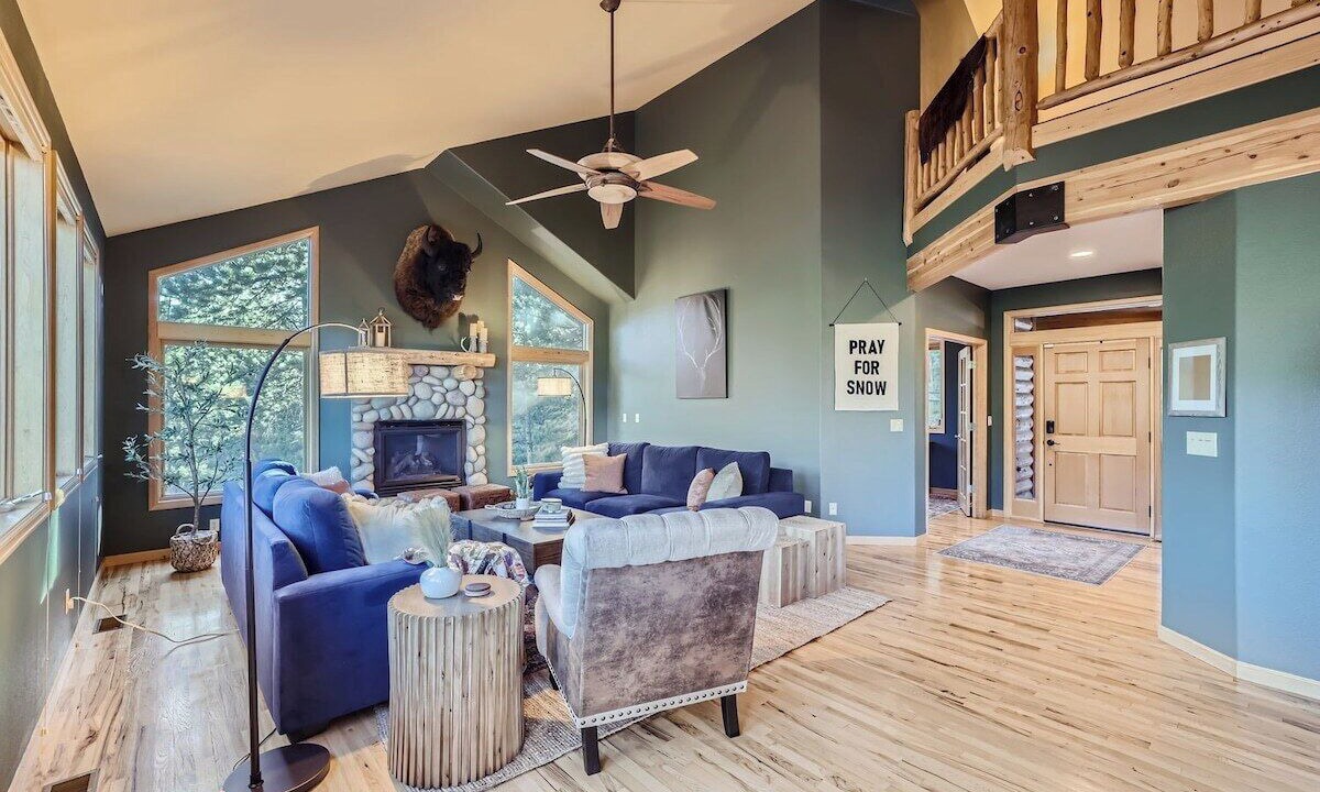 Photo of Livingroom in Shadow Mountain