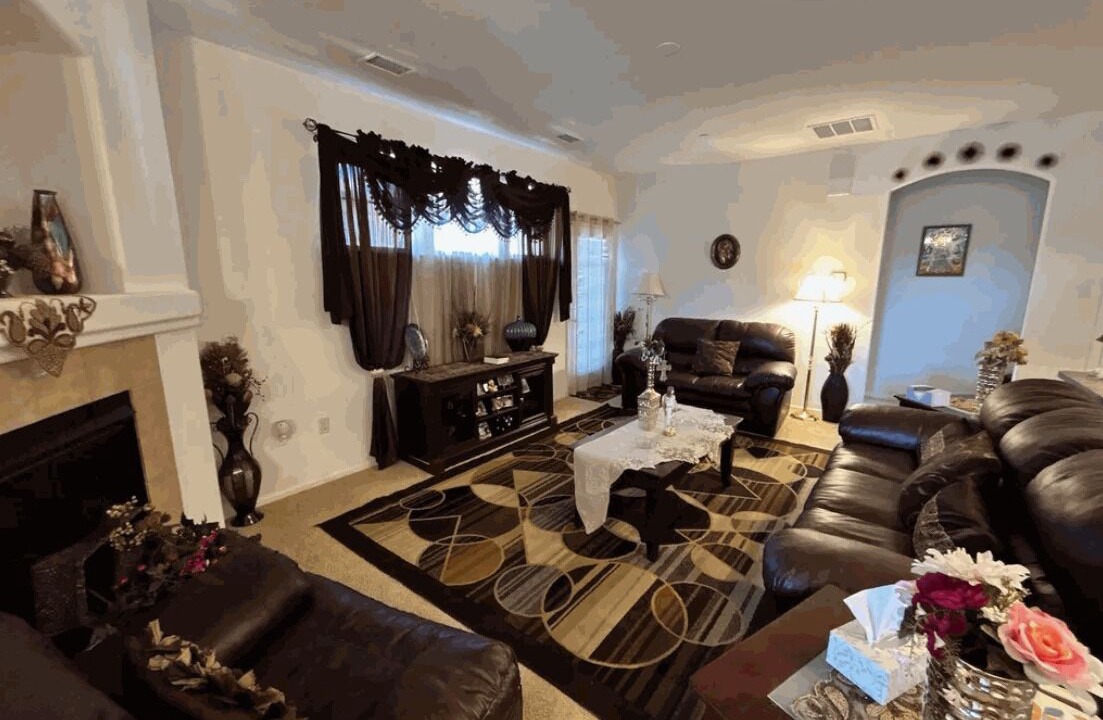 Photo of Livingroom in Aurora