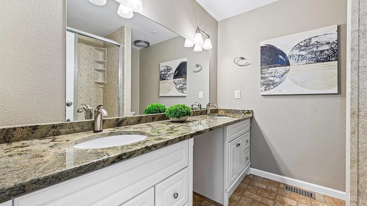 Photo of Bathroom in Aurora Highlands