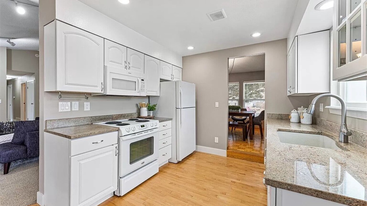 Photo of Kitchen in Aurora Highlands