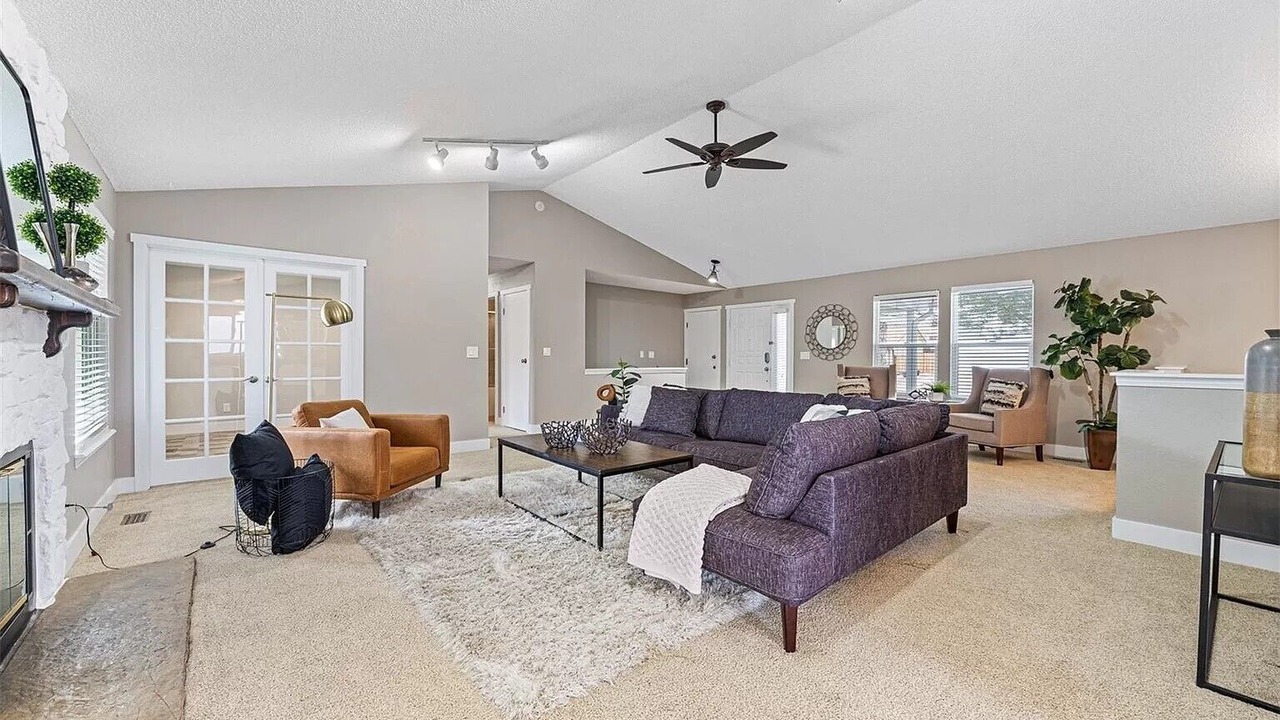 Photo of Livingroom in Aurora Highlands
