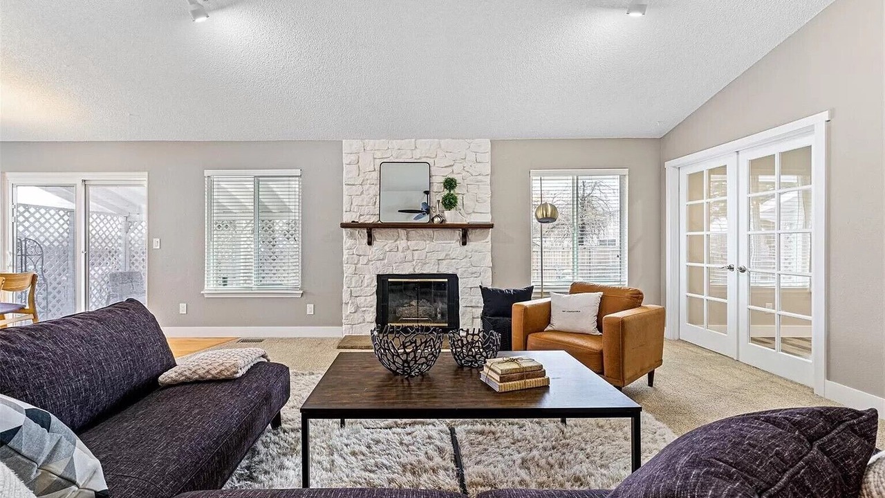 Photo of Livingroom in Aurora Highlands