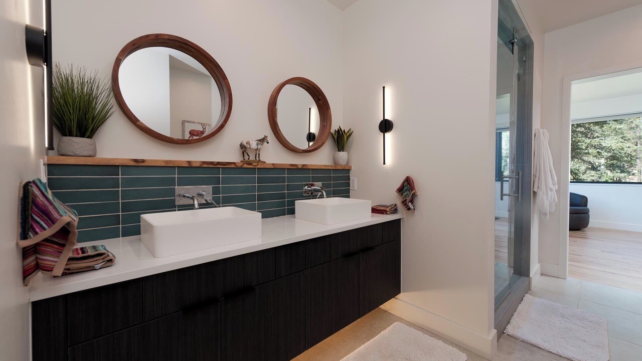 Photo of Bathroom in Columbine Lake