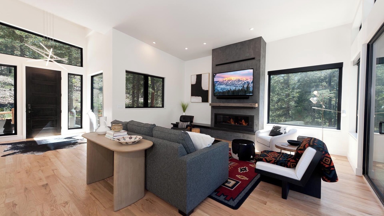 Photo of Livingroom in Columbine Lake