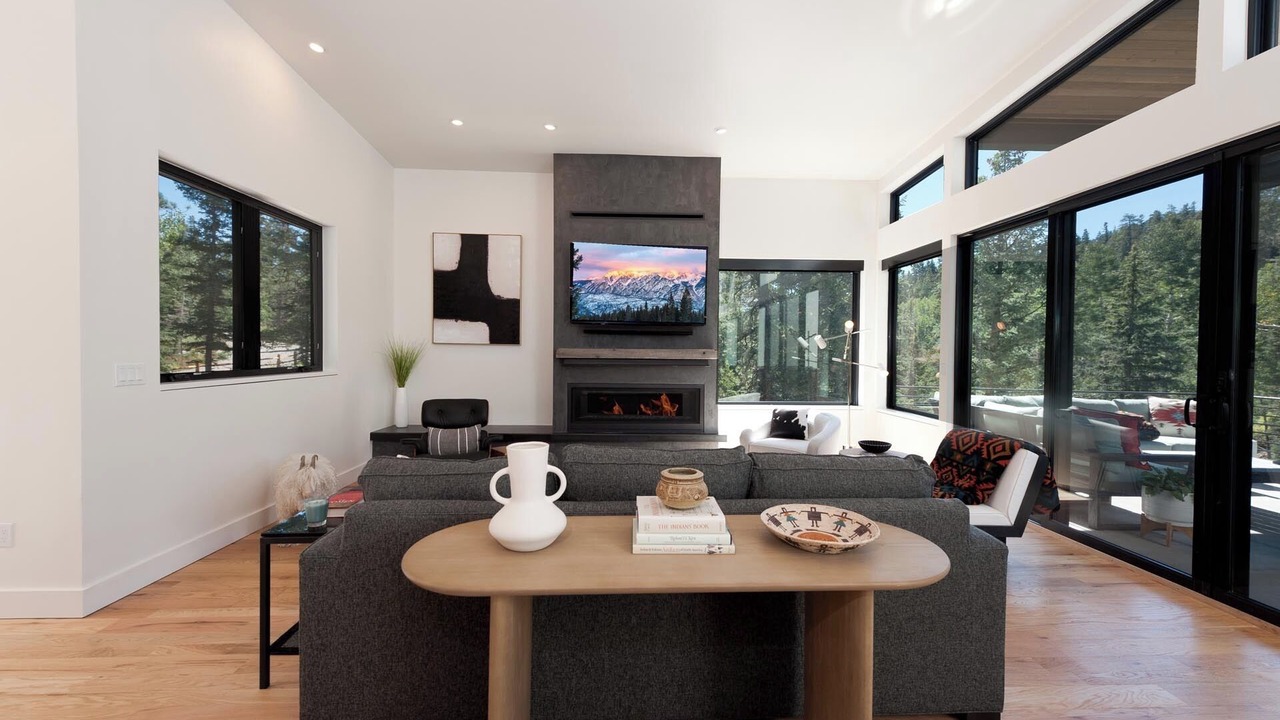 Photo of Livingroom in Columbine Lake