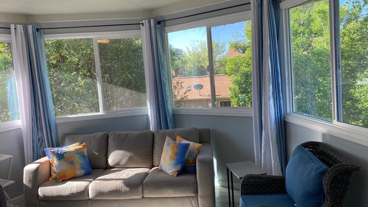 Photo of Livingroom in Aurora