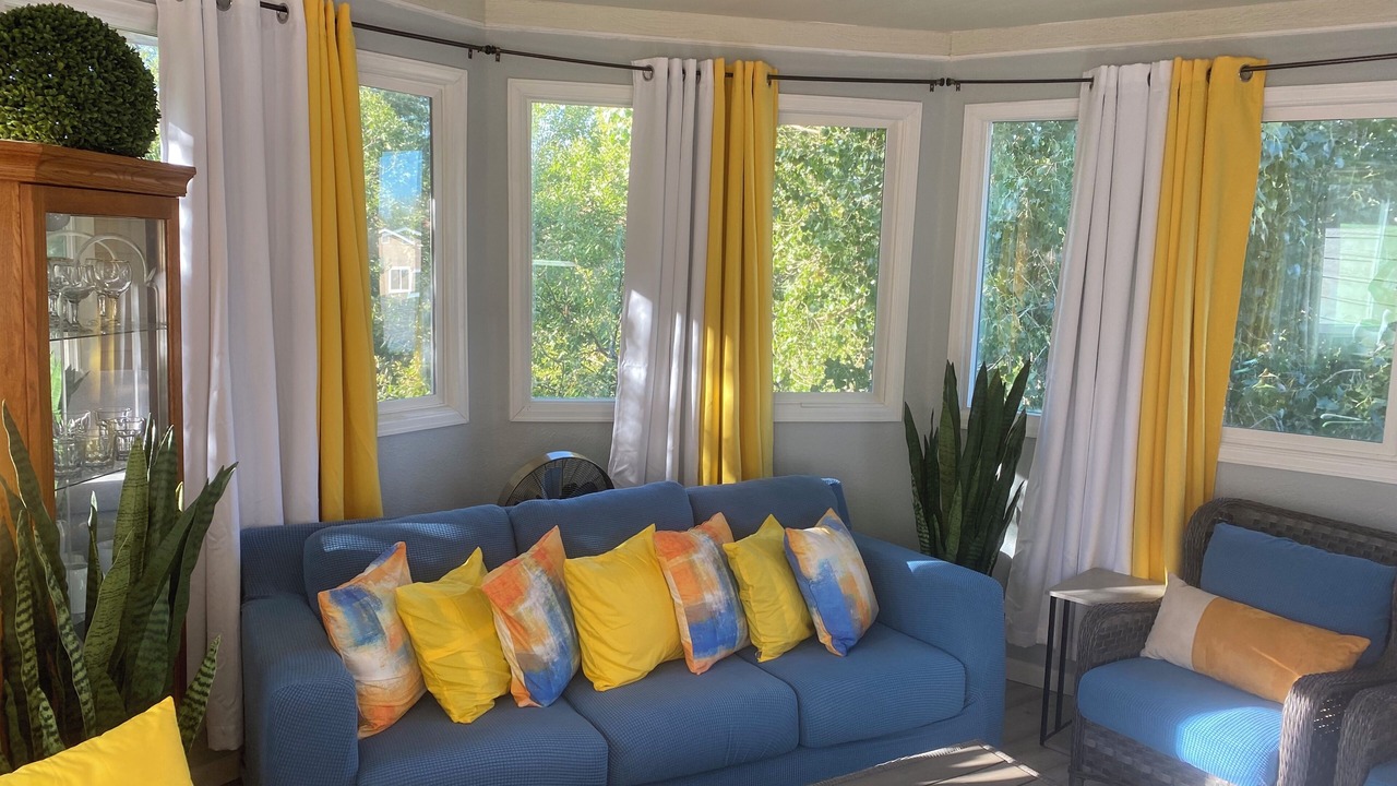 Photo of Livingroom in Aurora