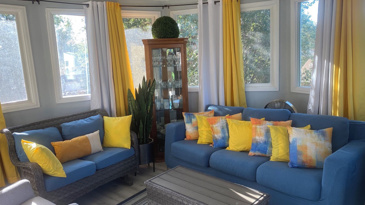 Photo of Livingroom in Aurora