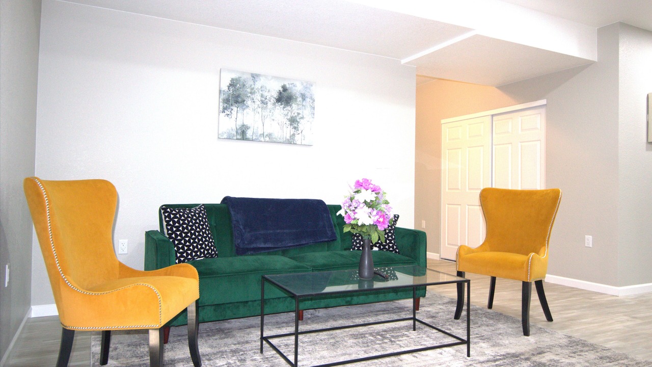 Photo of Livingroom in Aurora