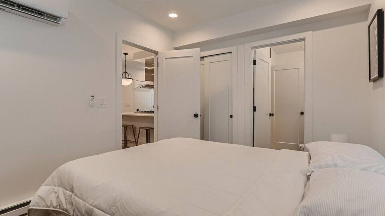 Photo of Bedroom in Jefferson Park