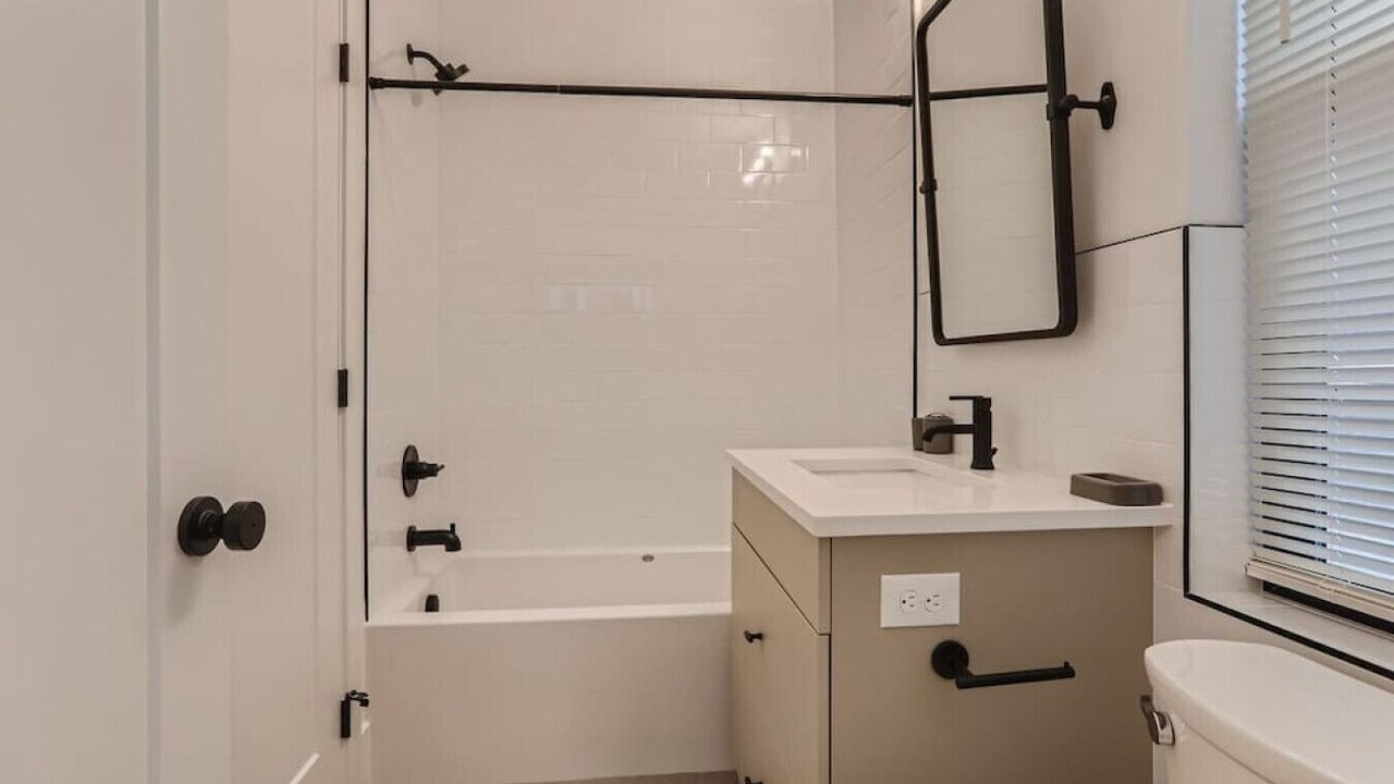 Photo of Bathroom in Jefferson Park