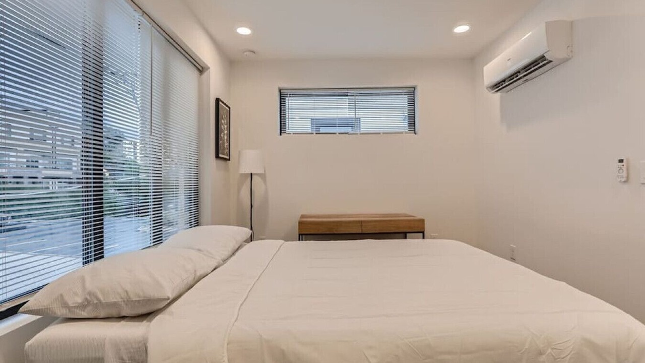 Photo of Bedroom in Jefferson Park