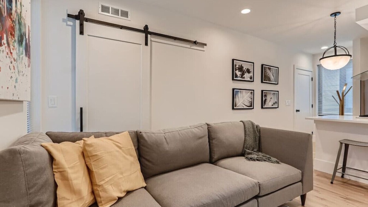 Photo of Livingroom in Jefferson Park