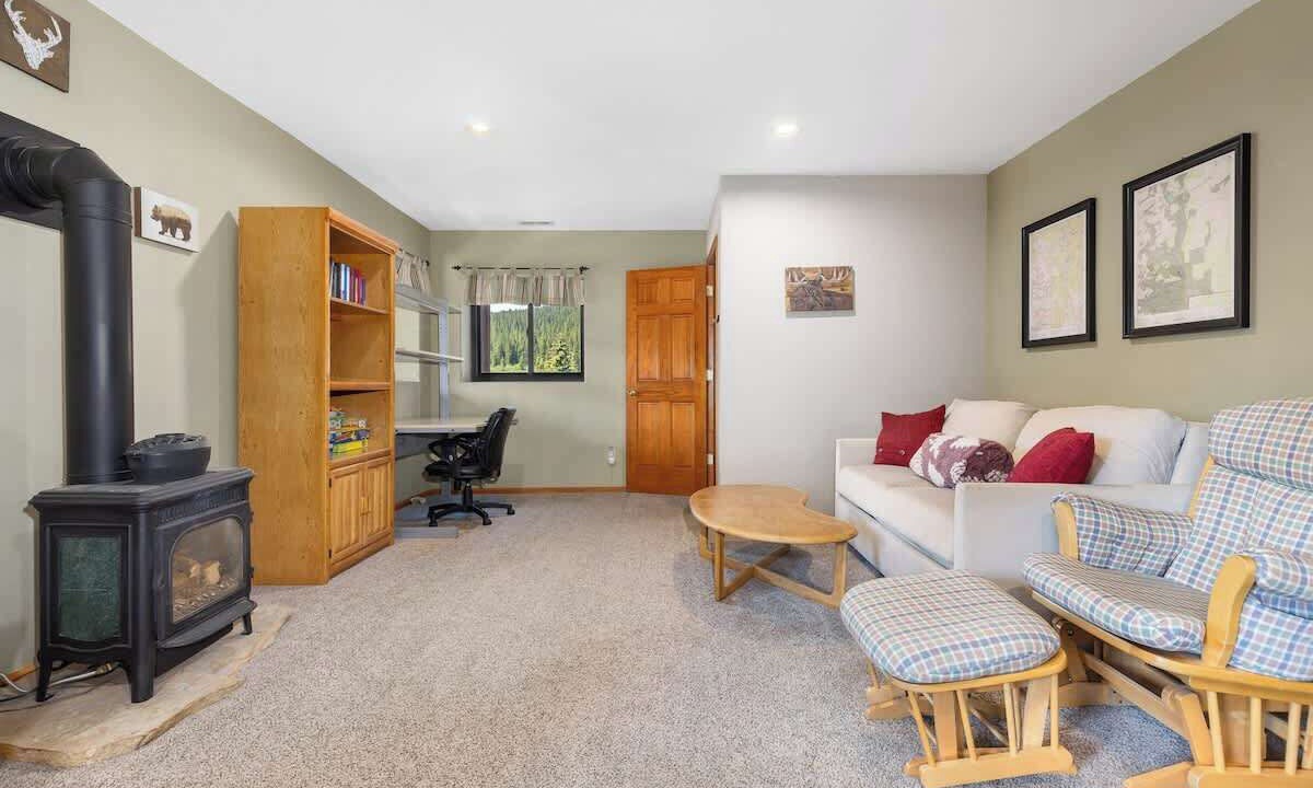 Photo of Livingroom in Quandary Village