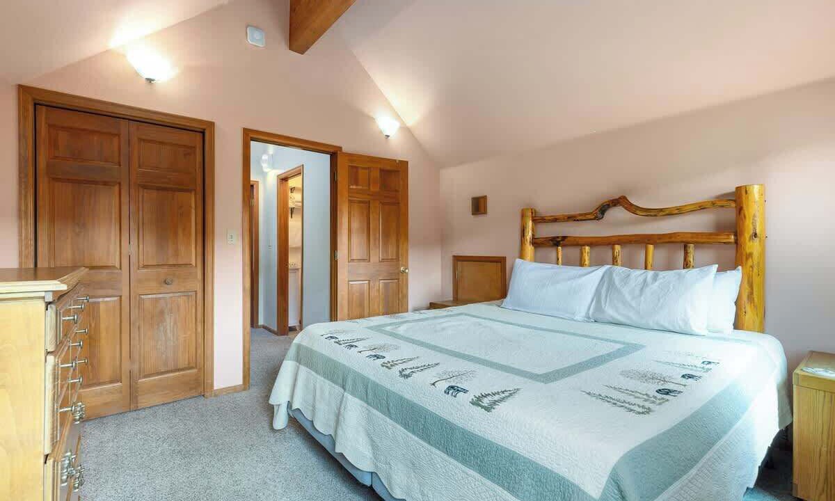 Photo of Bedroom in Quandary Village