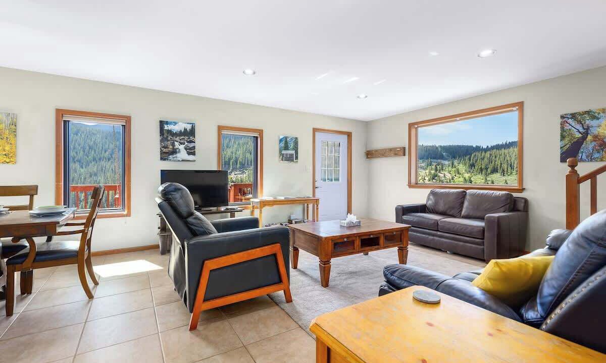 Photo of Livingroom in Quandary Village