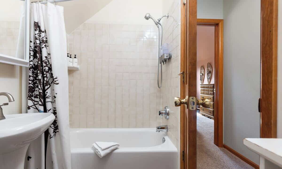 Photo of Bathroom in Quandary Village