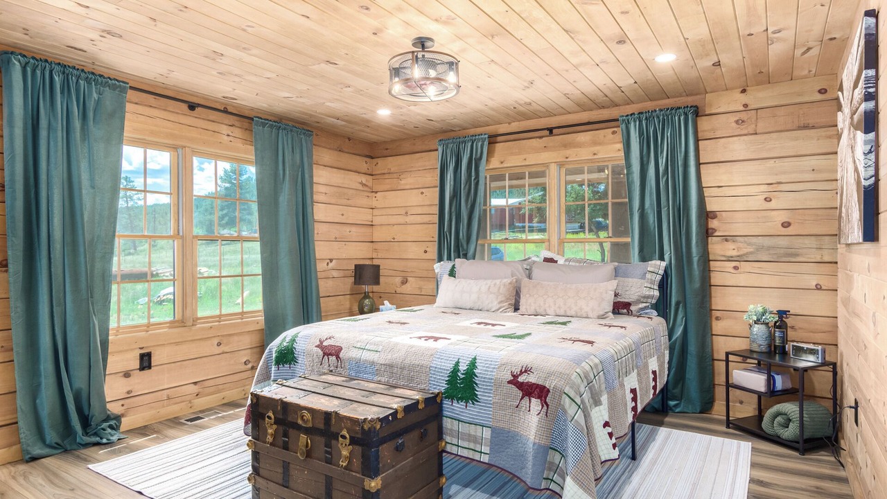 Photo of Bedroom in Deckers