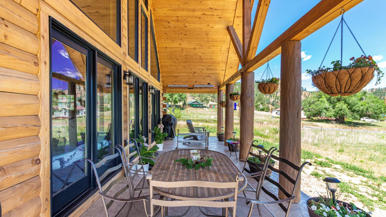 Photo of Outdoor in Deckers