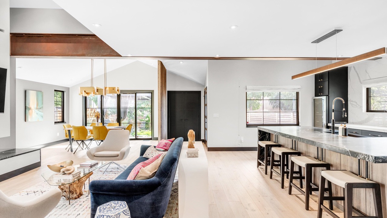 Photo of Livingroom in Newlands