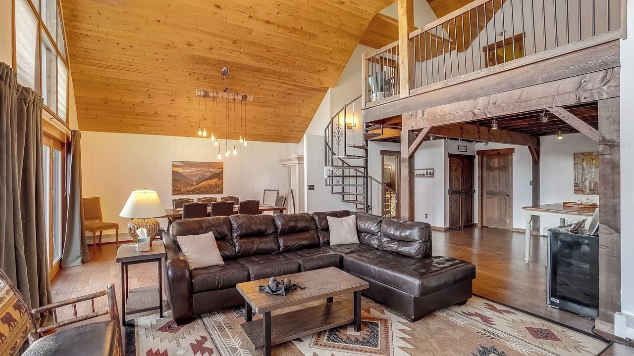 Photo of Livingroom in Evergreen West Central