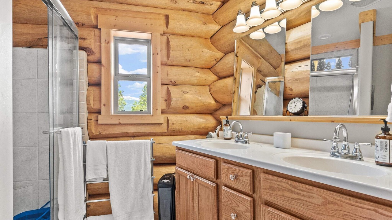 Photo of Bathroom in Twin Lakes