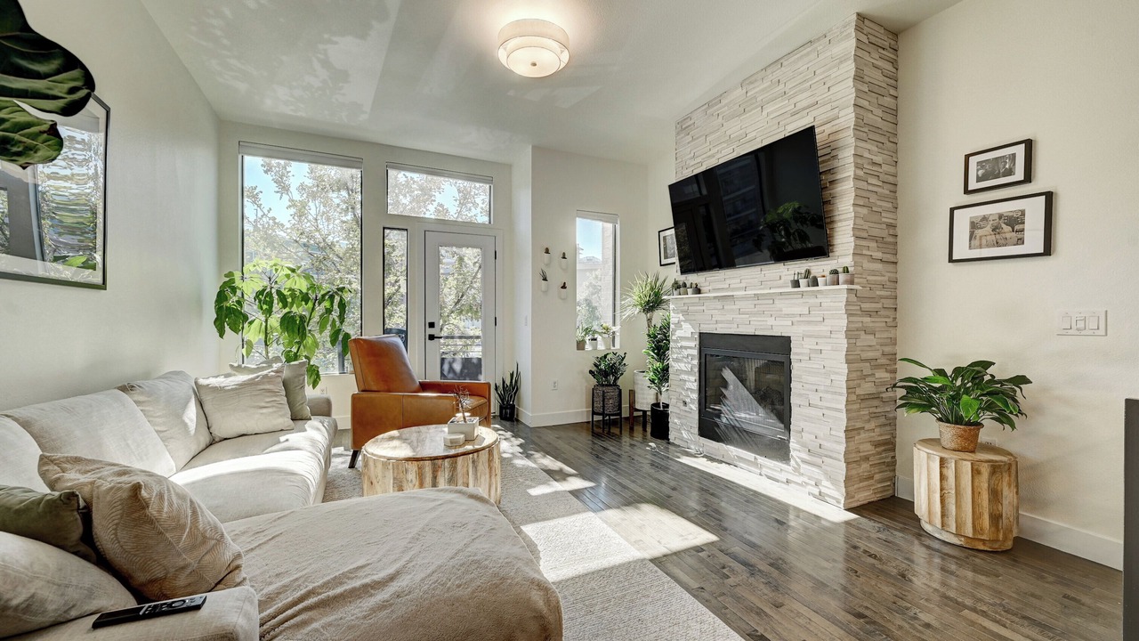 Photo of Livingroom in Ballpark