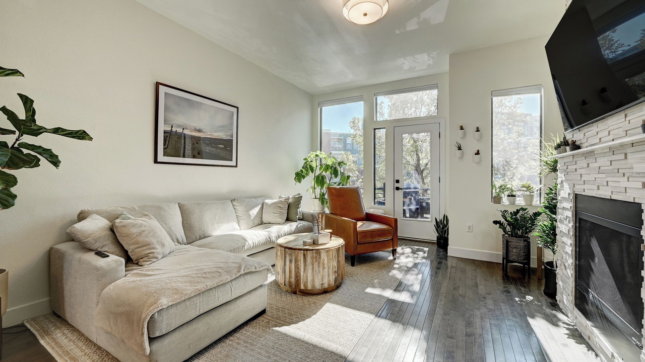 Photo of Livingroom in Ballpark
